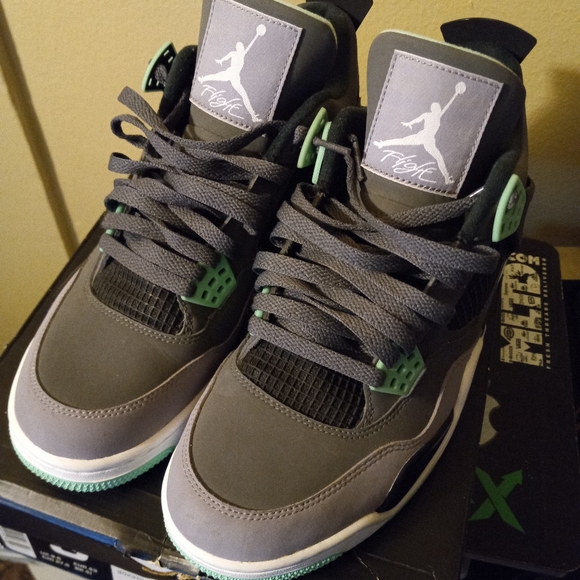 Retro Jordan 4s - Picture 3 of 4